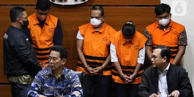 Kata KPK Soal Klaim Amplop Raja Juli dari Bupati Kuansing: Tinjauan Kasus Korupsi