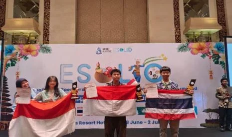 Kemenangan Gemilang: Pelajar Indonesia Borong Medali Emas di Olimpiade Bahasa Inggris Internasional
