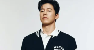 Kim Moo Yul Akhirnya Sapa Penggemar Lewat Fan Meeting Resmi Pertamanya, Siap Menghibur Penggemar