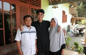 Kisah Inspiratif Rofi, Anak Pedagang Ikan Keliling yang Lolos SNBP dan Kuliah di UGM