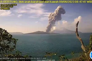 Klarifikasi Penting: Hoax Video Gunung Anak Krakatau Meletus Malam Hari Terungkap