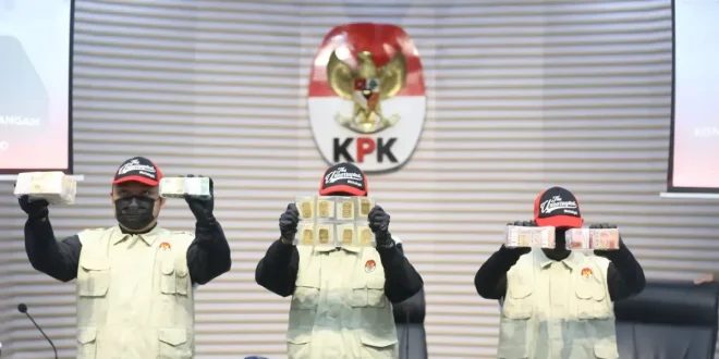 KPK Geledah Rumah Kadis PU Sukoharjo, Dokumen Penting Diamankan untuk Kasus Suap Bupati Etik Suryani