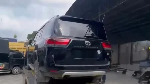 KPK Temukan Land Cruiser Diduga Mobil Suap untuk Bupati Kuansing Pelat Nomor Sudah Diganti, Kasus Politik yang Menggemparkan!