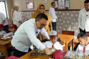 KSP Dudung Tinjau MBG di Purwakarta Pascalibur Sekolah: Upaya Meningkatkan Kualitas Pendidikan