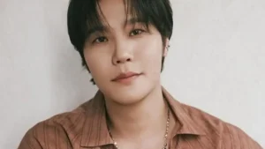 Lee Hyun Perpanjang Kontrak Eksklusif dengan BIGHIT MUSIC Selama 19 Tahun