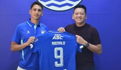 Luka Menalo Terinspirasi Ronaldo, Pilih Nomor 9 di Persib Bandung 2026-2027