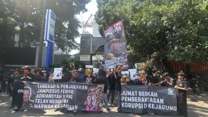Massa Desak Jampidsus Diganti, Sambangi Gedung Kejagung untuk Penegakan Hukum