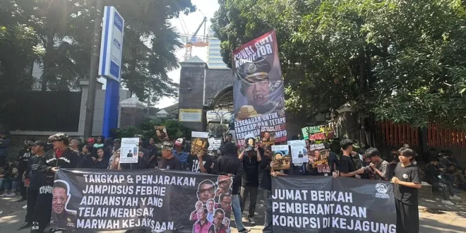 Massa Desak Jampidsus Diganti, Sambangi Gedung Kejagung untuk Penegakan Hukum