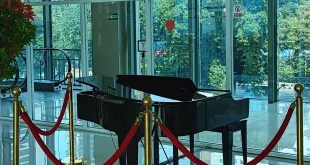 Melihat Public Piano Pertama di Stasiun KRL Indonesia Masih Sepi tapi Terawat