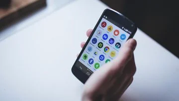 Mendikdasmen Tegas Batasi Penggunaan Gadget di Sekolah: Pentingnya Penggunaan Teknologi yang Bijak