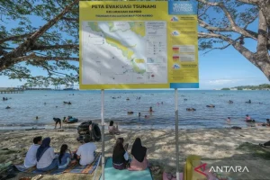 Mengisi Liburan Sekolah di Pantai Nambo Kendari: Warga Menghabiskan Waktu dengan Aktivitas Menarik