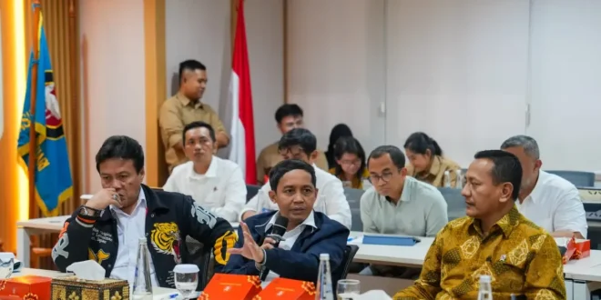 Menhut Tegaskan Tekanan Karhutla Saat Musim Kemarau Panjang dengan Modifikasi Cuaca