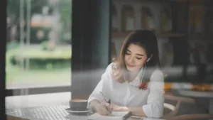 Meningkatkan Pembelajaran dengan 8 Alasan Mengapa Mencatat dengan Tangan Meningkatkan Pembelajaran yang Lebih Baik daripada Mencatat dengan Keyboard