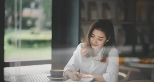 Meningkatkan Pembelajaran dengan 8 Alasan Mengapa Mencatat dengan Tangan Meningkatkan Pembelajaran yang Lebih Baik daripada Mencatat dengan Keyboard