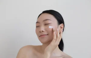 Merawat Kulit Sensitif: Kulit Cepat Kemerahan Kenali 5 Cara Tepat Menjaga Skin Barrier Tetap Kuat