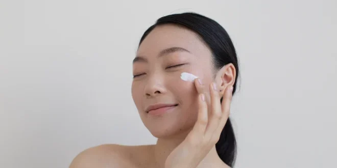 Merawat Kulit Sensitif: Kulit Cepat Kemerahan Kenali 5 Cara Tepat Menjaga Skin Barrier Tetap Kuat