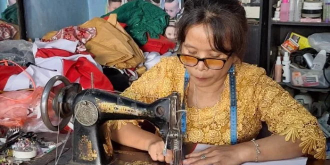 Mesin Jahit Tua Menghidupi Lima Keluarga, Perempuan Ini Mengubah Nasib