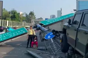 Mobil Maung Kecelakaan di Tol Dalam Kota, Tiang Sampai Ambruk: Kondisi Terkini dan Dampaknya