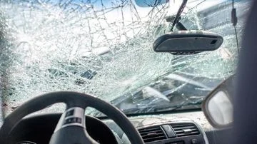 Mobil Tabrak 4 Motor di Cipayung Jaktim: 2 Pemotor Terluka dalam Insiden Berdarah