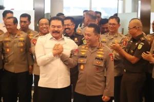 Momen Unik Salam Komando Antara Jaksa Agung dan Kapolri: Harmoni Silaturahmi