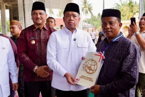Nusron Serahkan Bantuan untuk Pembangunan Masjid di Aceh