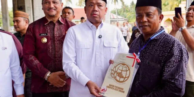 Nusron Serahkan Bantuan untuk Pembangunan Masjid di Aceh