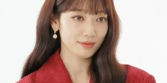 Park Shin Hye Kembali sebagai Kang Bit Na dalam The Judge from Hell Season 2
