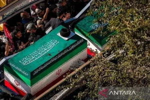Pemimpin Tertinggi Iran, Ali Khamenei, Dimakamkan di Makam Imam Reza Mashhad