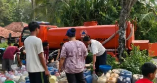 Pemkab Bekasi Salurkan Bantuan Air Bersih ke Wilayah Kekeringan