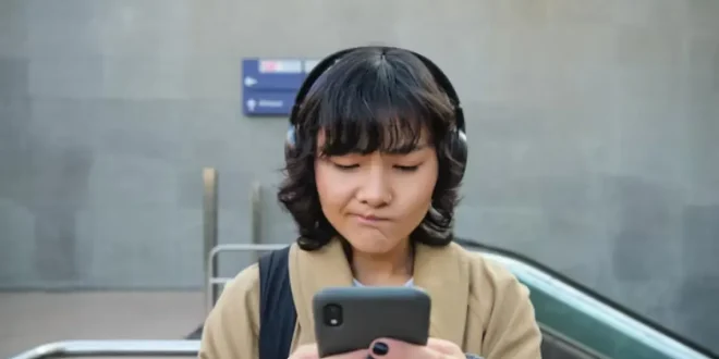 Pengaruh Media Sosial terhadap Kesehatan Mental Remaja: 8 Cara Bagaimana Media Sosial Benar-Benar Mempengaruhi Kesehatan Mental Remaja Menurut Psikologi