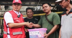 Penyintas Kebakaran Maut Pulogadung Terima Bantuan dari Sudinsos dan PMI