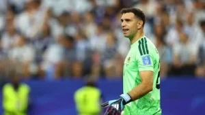 Perebutan Golden Glove: Unai Simon vs Emi Martinez Berebut Golden Glove di Final Piala Dunia