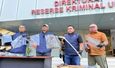 Polda Sulut Gerebek Rumah Produksi Senjata Tajam Ilegal di Minahasa Utara: Tindakan yang Harus Dihubungkan