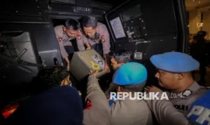 Polisi Menggerebek Ruko di Cipete dan Menemukan Dokumen Rahasia