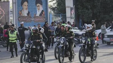 Prosesi Pemakaman Pemimpin Tertinggi Iran Ali Khamenei Resmi Dimulai dengan Hening