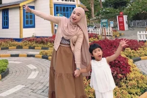 Ria Ricis Ajak Moana Berenang di Laut Warganet Khawatir, Apa yang Terjadi?