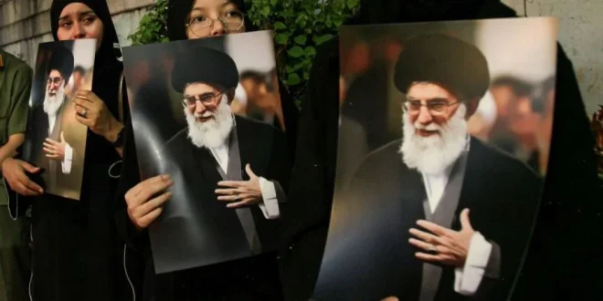 Ribuan Pelayat Menangis Saat Jenazah Ali Khamenei Tiba di Masjid Khomenei Iran