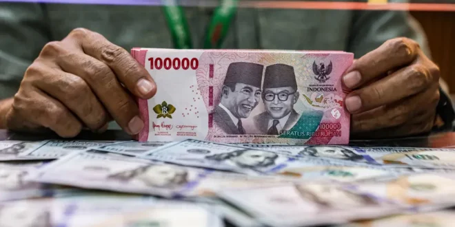 Rupiah Terancam Melemah ke Rp 18.060: Bagaimana Gubernur BI Perry Warjiyo Berdampak pada Pasar?