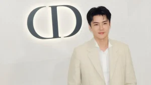Sehun EXO Tampil Elegan dalam Balutan Setelan Dior, Ikon Fashion Global