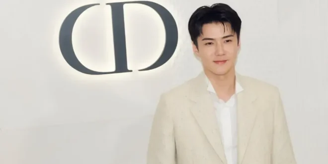 Sehun EXO Tampil Elegan dalam Balutan Setelan Dior, Ikon Fashion Global