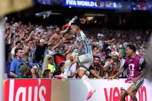 Selebrasi Liar Lautaro Martinez Lolos dari Kartu Merah Begini Penjelasan FIFA