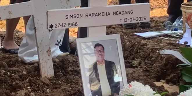 Sesi Foto Bersama di Pemakaman Komedian Temon: Konflik Emosi yang Terbelah Jadi Dua Kubu
