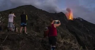Stromboli: Mercusuar Mediterania yang Tak Pernah Padam