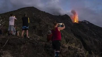 Stromboli: Mercusuar Mediterania yang Tak Pernah Padam