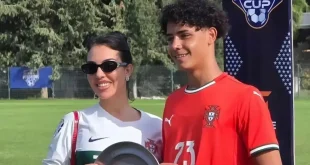 Tampil Modis di Lapangan Golf Georgina Rodriguez Curi Perhatian Saat Habiskan Waktu Bersama Ronaldo, Menjadi Sorotan