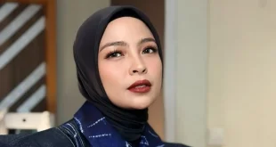 Tantri Kotak Mengungkapkan Pengalaman Menegangkan dengan Pria yang Berusaha Memeluknya di Atas Panggung
