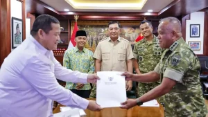 Temui Menhan Sjafrie Sjamsoeddin Menhut Raja Juli Serahkan PPKH untuk 17 Yon TP Hampir 1.000 Hektar, Pembangunan Militer Indonesia