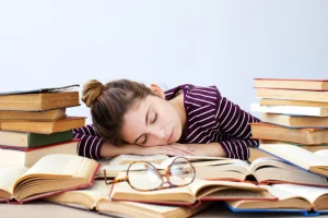 Tips Sukses Belajar: Mengatasi Rasa Kantuk dengan 5 Cara Efektif