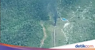 Tragedi Mengerikan: Pesawat AMA Dibakar KKB di Papua, Pilot Tewas Dengan 7 Penumpang Terjebak