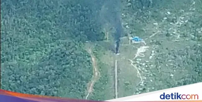 Tragedi Mengerikan: Pesawat AMA Dibakar KKB di Papua, Pilot Tewas Dengan 7 Penumpang Terjebak
